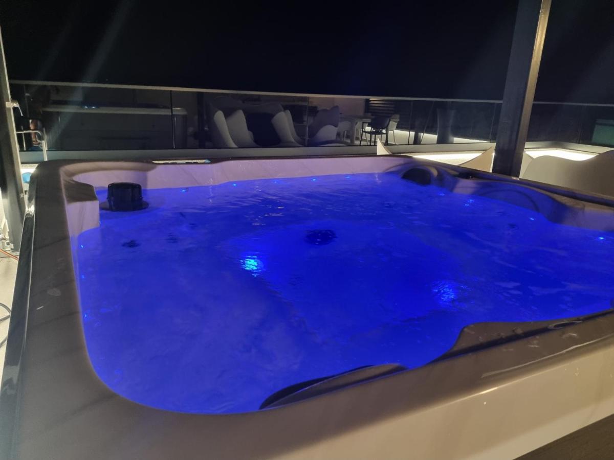 Luxury Apartment- Balcony- Private Rooftop And Jacuzzi- Common Pool Trogir Exteriör bild